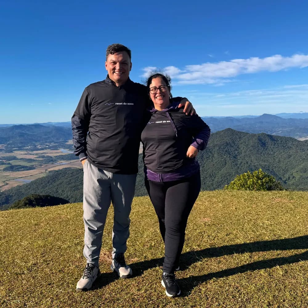 Participantes confraternizando no encontro presencial Reset do Sono